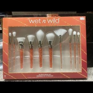 NWT Wet n Wild Makeup brush set